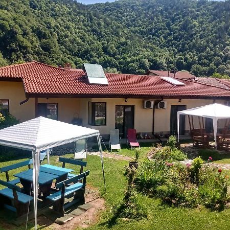 فندق Кръчмъ При Байката ريباريكا المظهر الخارجي الصورة